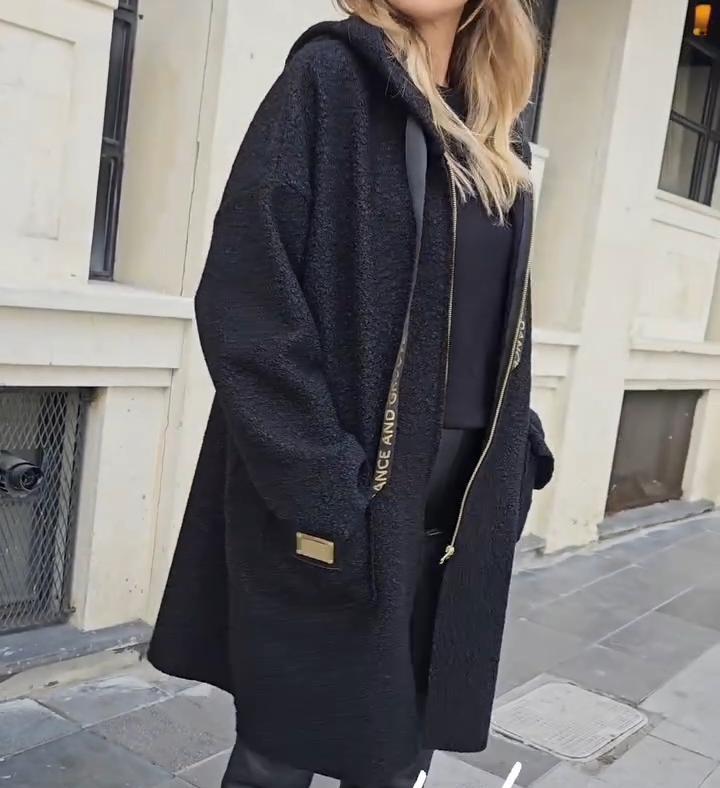 Caroline - Chic Lambswool Hooded Coat